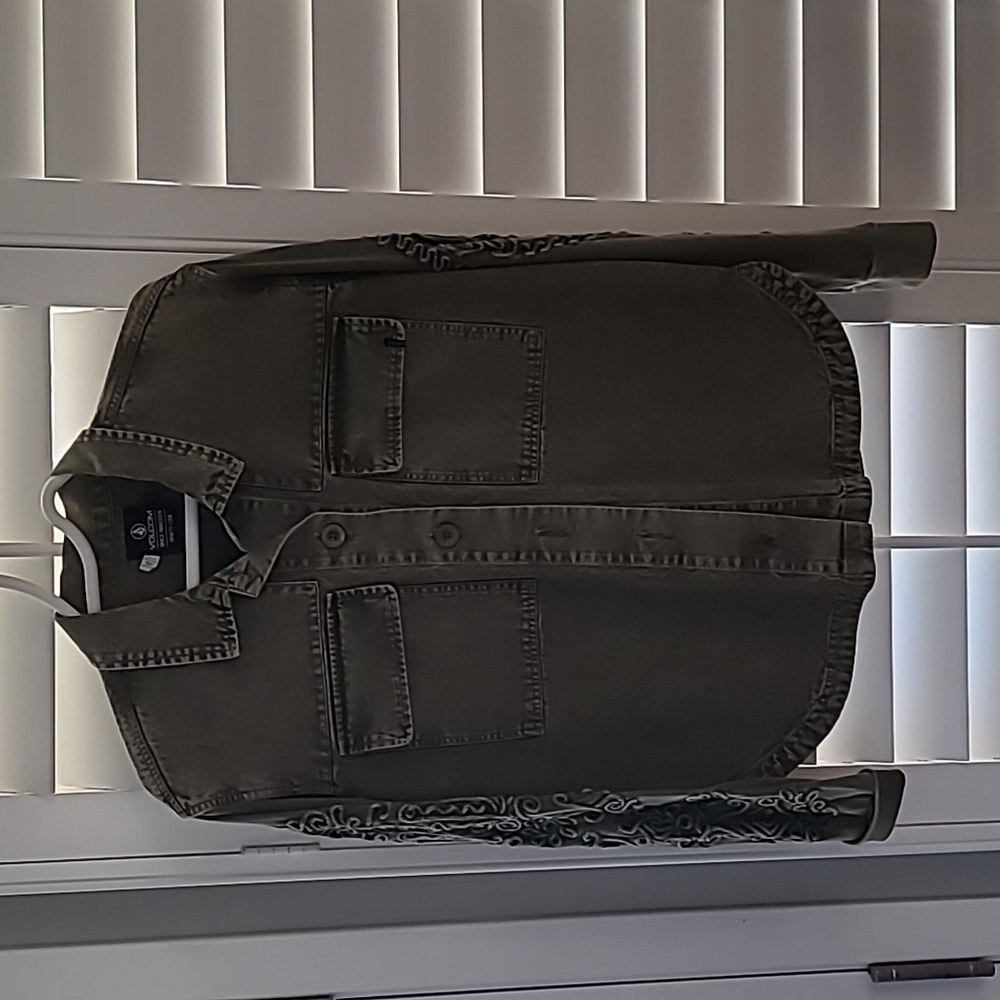 Volcom Army Green Jacket With Embroidered Sleeves - image 1